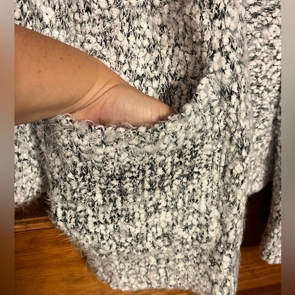 Black and White Women’s Fuzzy Drop Shoulder Popcorn Cardigan, One Size - Picture 4 of 6